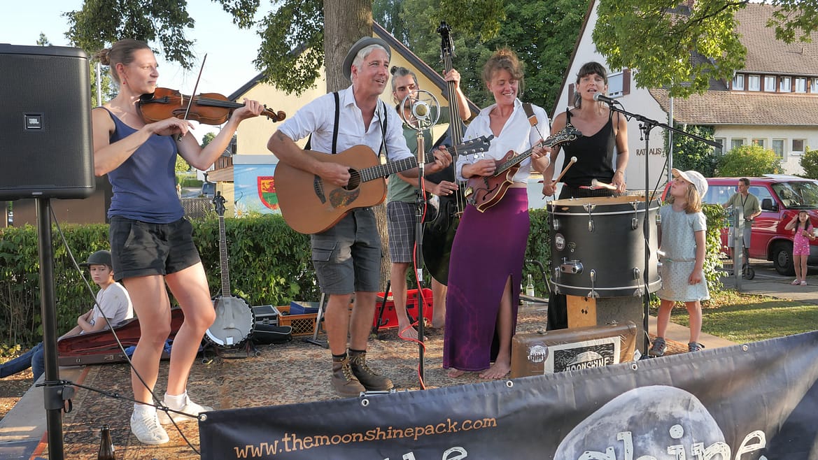 Bilder hochladen : KonzertMoonshinePackHolzofenMuetZe_20250712_102 Bilder hochladen : KonzertMoonshinePackHolzofenMuetZe_20250712_102